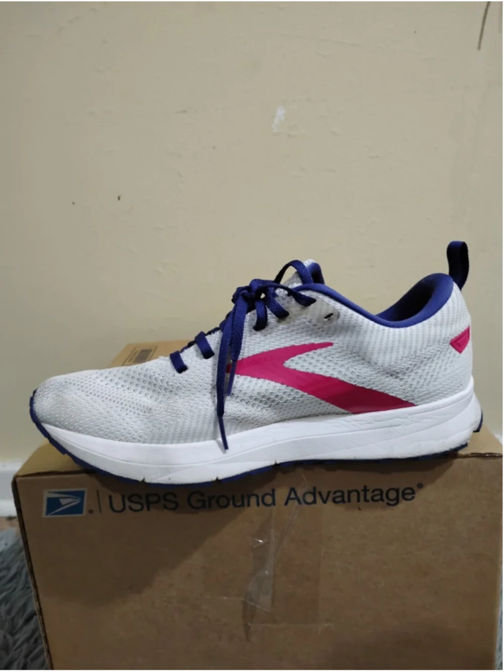 Brooks Revel 5 Womens Size 9.5 White Pink Athletic Sneakers 1203611B193